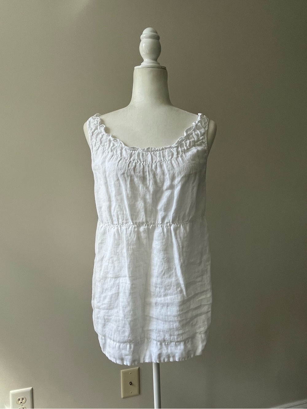 Vince White Linen Ruffle Neckline Top/Tunic